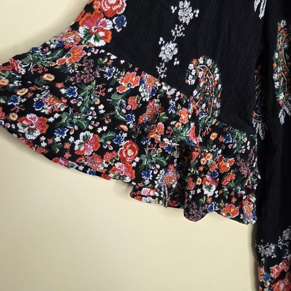 Bila | Colorful Floral Paisley Boho Flutter Sleeve Peasant Top Size Medium - Picture 4 of 7